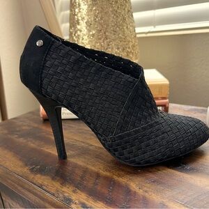 Vera Wang shoes - Size 8M